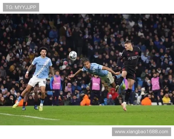 切尔西球员倒地两次纽卡依旧进攻